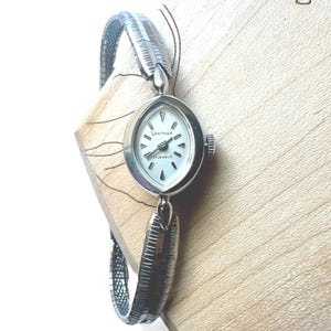 Vantage Ladies Vintage Wind Up Watch Silver Toned Mid Century Runs!