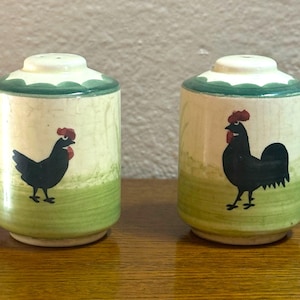 Juego de salero y pimentero vintage de cerámica Zeller con forma de gallo y gallina