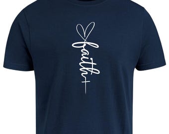 Camiseta de fe – Camiseta cristiana minimalista con fuente cursiva – Camiseta religiosa inspiradora – Ropa de fe – Camiseta con versículo bíblico