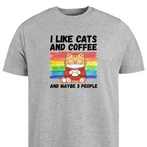 Ich mag Katzen und Kaffee und vielleicht 3 Personen Shirt - Lustiges introvertierter Katzenliebhaber T-Shirt - Koffein Katzenmutter Tee - sarkastisches Haustier Humor Geschenk Unisex T-Shirt