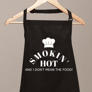 Smokin&#39; Hot BBQ Apron for Men and Women, Novelty Chef&#39;s Kitchen Apron, Fun Housewarming Gift for Him or Her