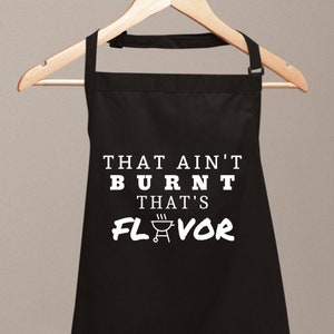 That Ain&#39;t Burnt That&#39;s Flavor Funny Aprons for women&#39;s Novelty Chef Kitchen Printed Aprons for Men Housewarming Gift for Him Her Cooking