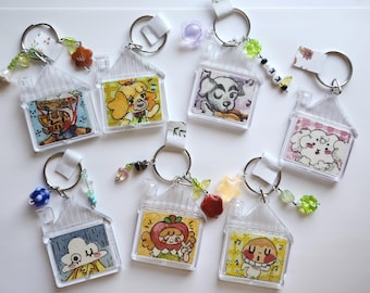 Adorables mini porte-clés de maison dessinés à la main à l'aquarelle dessinés à la main