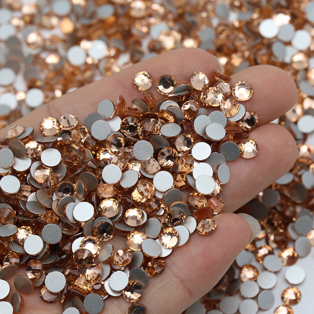 Lot De 500 Strass Hot Fix Couleur Light Peach - Mélange De Tailles S6, S10, S16, S20 - Cristaux Ronds Pour Thermocollage
