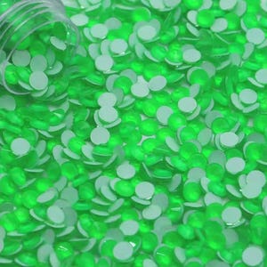 Fluorescent Neon Green Non-Hotfix Glass Glow in UV Light