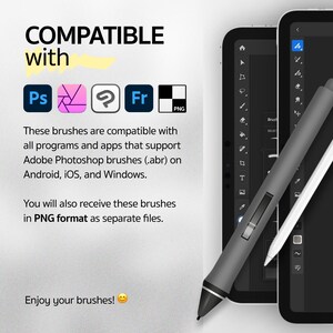 Op de afbeelding: Een digitale illustratie van een styluspen op een tabletscherm. Het scherm toont een digitaal kunstprogramma met een geselecteerd penseelgereedschap. De tekst op het scherm luidt "Brush" en "Select". De tekst op de afbeelding luidt "COMPATIBLE with Ps P Fr PNG These brushes are compatible with all programs and apps that support Adobe Photoshop brushes (.abr) on Android, iOS, and Windows. You will also receive these brushes in PNG format as separate files. Enjoy your brushes!"