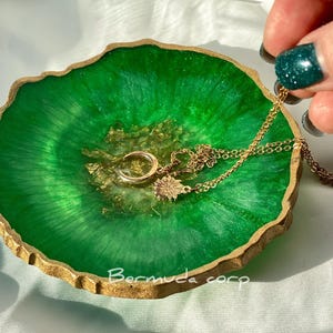 Green and Gold Resin Decorative Bowl/ Emerald Resin Ring Dish / Handmade Epoxy Jewelry Dish / Custom Personalized Trinket Tray