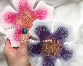 Handgemachte Blumen Untersetzer Set: Epoxidharz-Untersetzer mit goldenen Akzenten