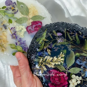 Resin Large Round Crystal Coaster Set, Resin Custom Set of Flower Coasters, Handmade Black and White Coasters, Personalized Gift for Home