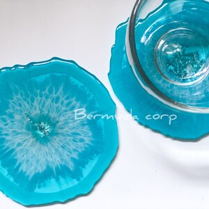Set of 2 Resin Light Blue with Silver Coasters, Beautiful Decorative Round Geode Coaster