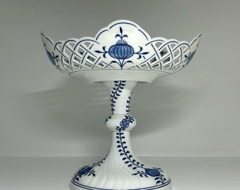 Meissen Blue Onion Large Porcelain Openwork Footed Bowl