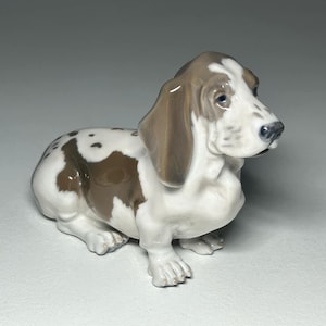 Estatueta Royal Copenhagen #4616 Basset Hound, Estatueta Royal Copenhagen Basset Hound Dog Número 4616, Estatueta Royal Copenhagen Dog
