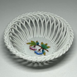 Herend Queen Victoria Openwork Floral Small Bowl, Queen Victoria Herend Reticulated Porcelain Basket, Herend Hungary Porcelain Pierced Dish
