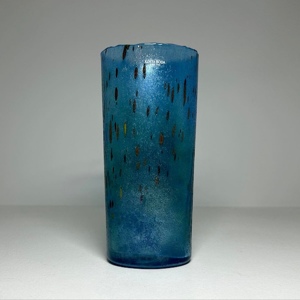 Kosta Boda Bertil Vallien Vase 'Chico' No 49605, Bertil Vallien Kosta Boda Chico Art Glass Vase, Bertil Vallien Blue Textured Glass Vase