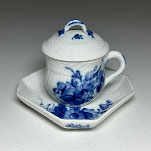 Royal Copenhagen Blue Flower Curved Chocolate Cup with Lid 10/1542 + 10/1674, Royal Copenhagen Blue Flower Cream Cup #10/1542