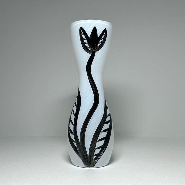 Ulrica Hydman-Vallien 'Tulipa' Art Glass Vase, Kosta Boda Ulrica Hydman Vallien Hand Painted Art Glass Tulip Vase