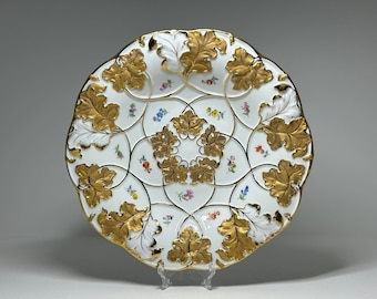 Antiker Meissener Porzellan-Kabinettteller, Meissener Platzteller mit gekreuzten Schwertern, Meissener Goldblumen-Porzellanteller