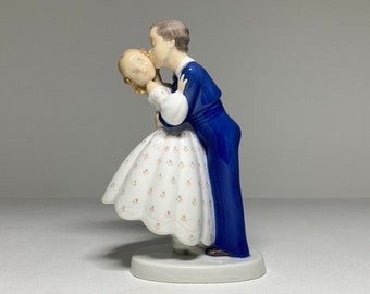 Bing and Grondahl Figurine #2162 'first Kiss', Bing and Grøndahl