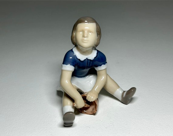 ビング＆グロンダール バケツを持つ少女のフィギュリン No 2313