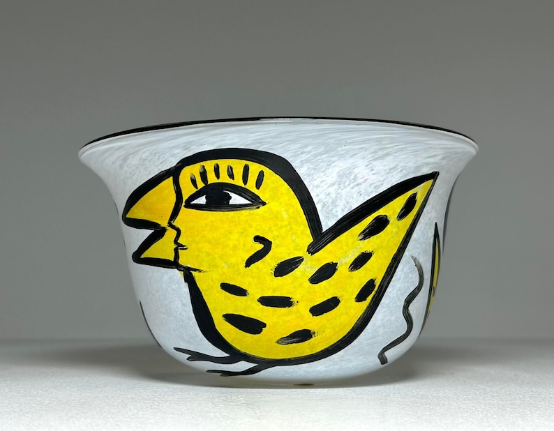 Rare Ulrica Hydman-Vallien Atelier Signed Art Glass Bowl, Kosta Boda Afors Ulrica Hydman Vallien Birds and Faces Art Glass Vase image 3