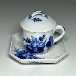 Royal Copenhagen Blue Flower Curved Chocolate Cup with Lid 10/1542 + 10/1674, Royal Copenhagen Blue Flower Cream Cup #10/1542