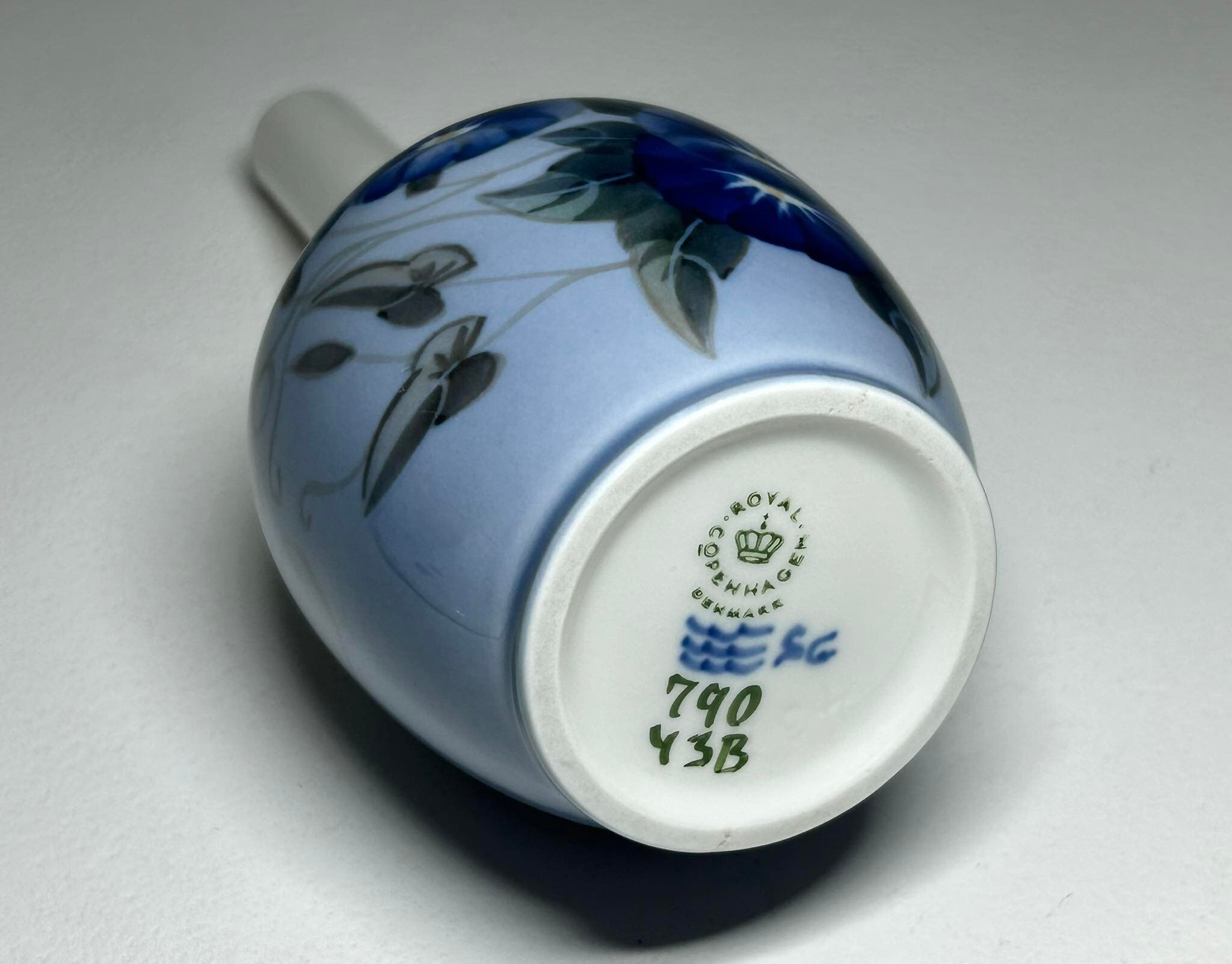 ロイヤル コペンハーゲン 青い花の花瓶 No. 790-43B、ロイヤル