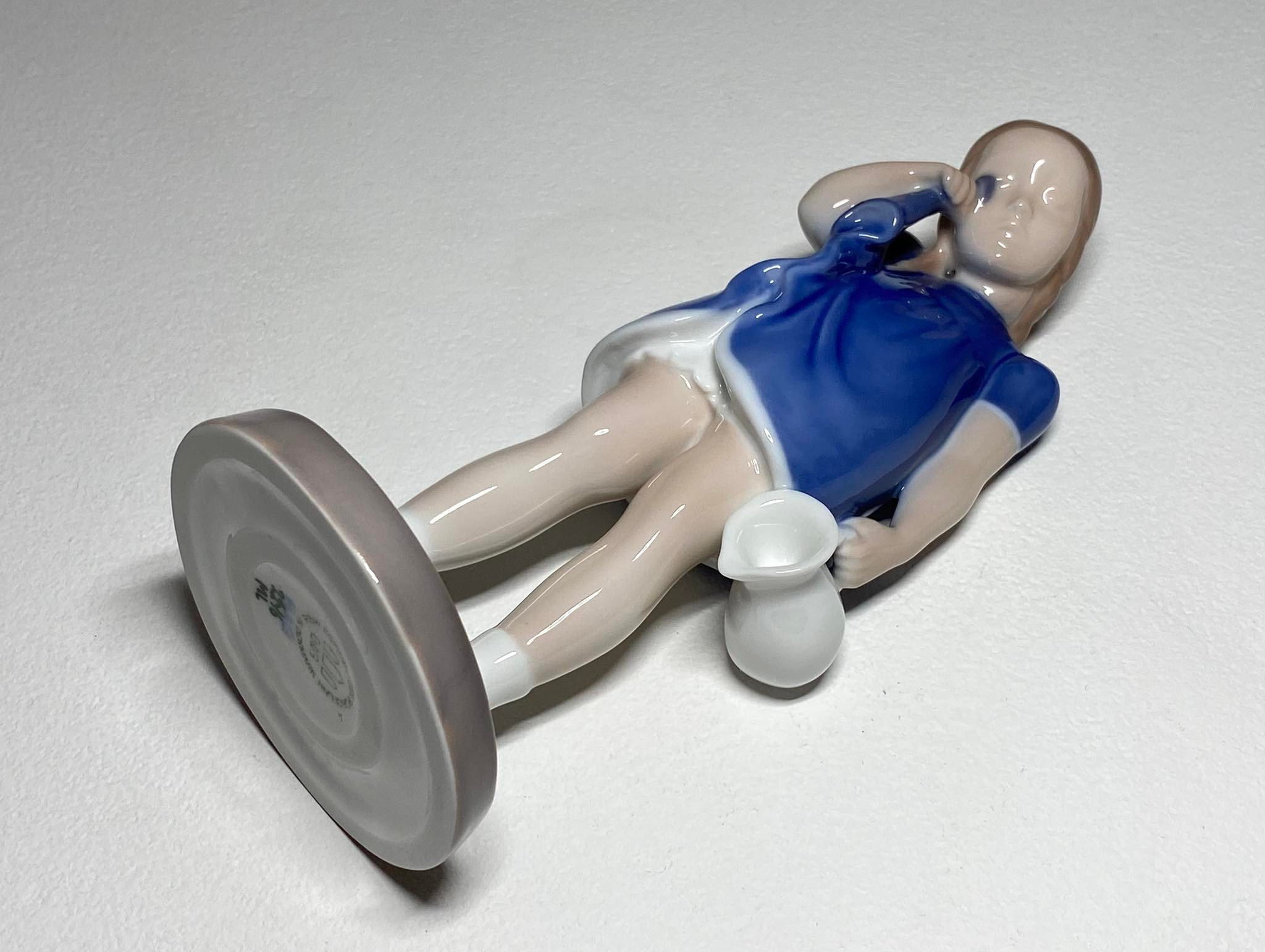 Bing and Grøndahl フィギュア #2246 こぼれたミルク、Bing and