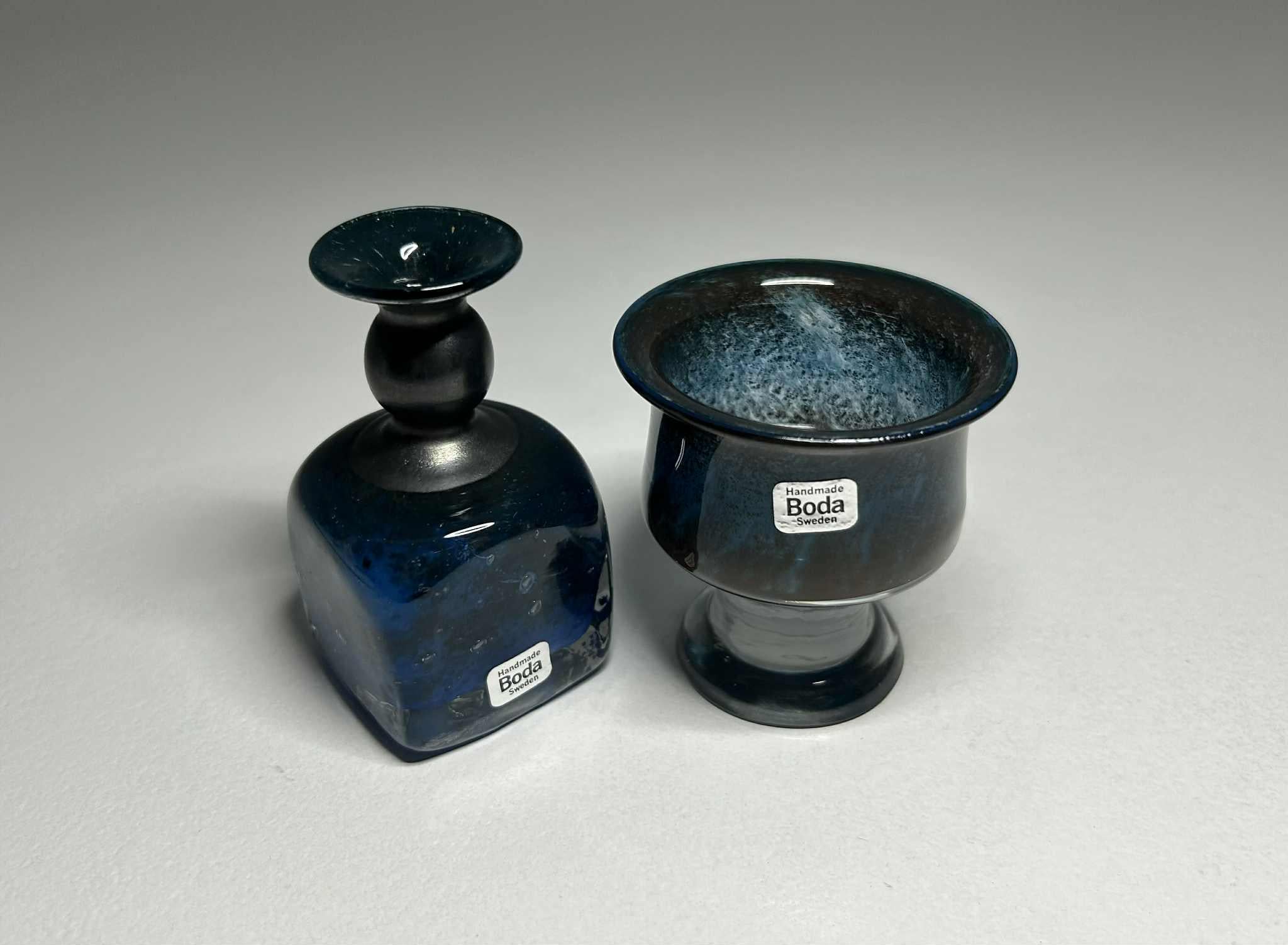 Kosta Boda Bertil Vallien アート ガラス ミニチュア No 3 と 8 の 2