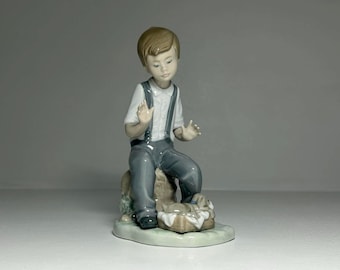 NAO by Lladro 新聞配達少年 磁器製フィギュア スペイン製 - Etsy 日本