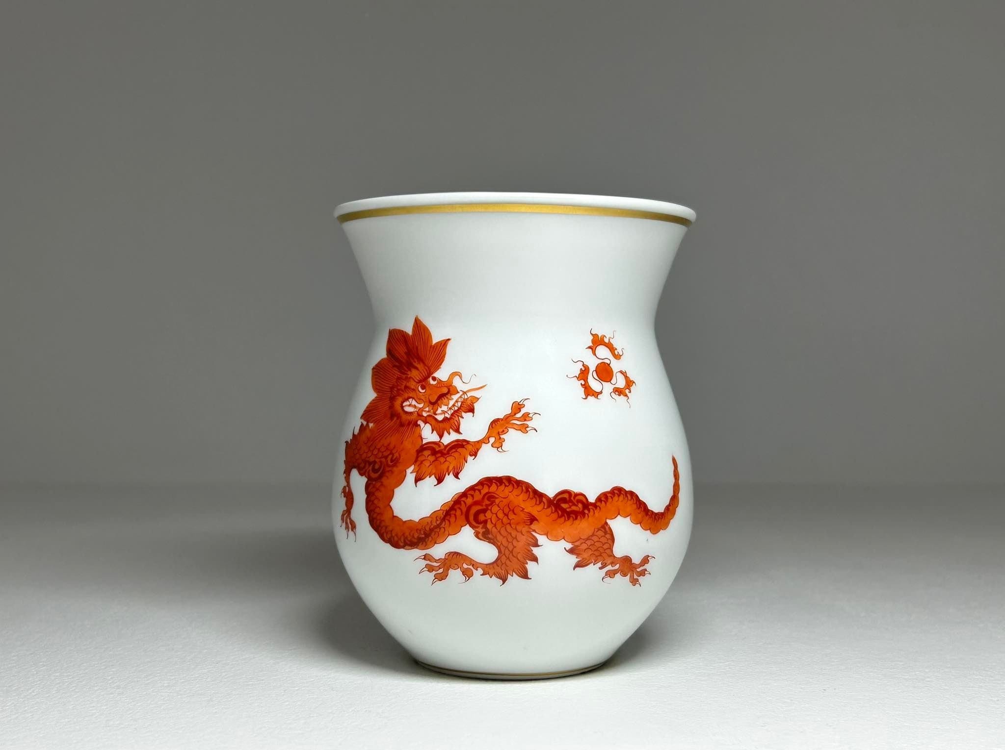 Meissen Roter Drache Porzellan Vase, Meissen Gekreuzte Schwerter Ming Roter Drachen Vase, Meissen Porzellan Vase, 迈森蓝洋葱 迈森瓷器 - 托盘瓷器