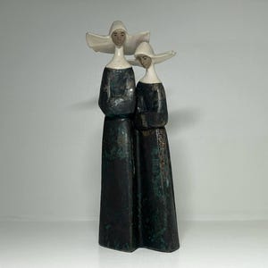 Lladro Nuns Porcelain Figurine, Large Vintage Lladró Spain Two Nuns Figurine, Lladro Nuns #2075 Figurine by Fulgencio Garcia
