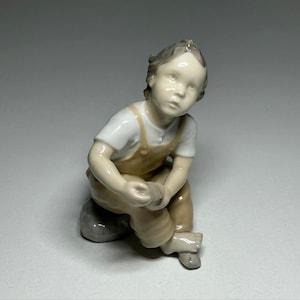 Bing and Grondahl Porcelain Figurine Boy with Shoe ‘Help Me, Mum’, Vintage Bing and Grøndahl Porcelain Figurine #2275, Antique B&G Figurine