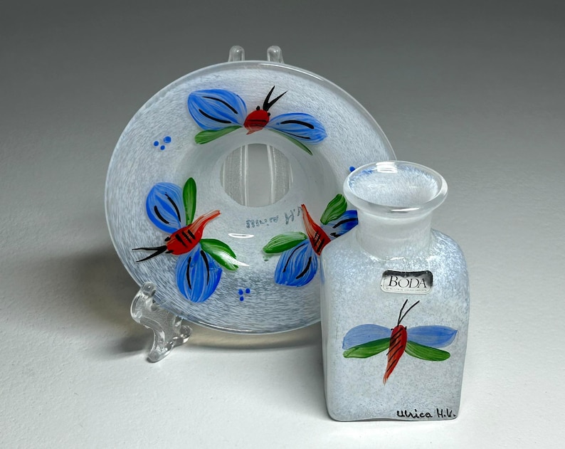 Rare Ulrica Hydman-Vallien Signed Miniature Art Glass Vase and Dish 'Flies', Kosta Boda Ulrica Hydman Vallien Miniature Bottle Vase and Bowl image 5