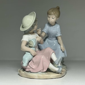 NAO Lladro Porcelain Figurine Girls with Doll, NAO by Lladró Girls with Baby Doll, NAO Girls with Doll