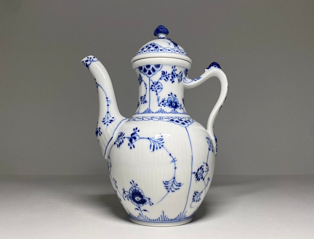 Royal Copenhagen Blue Fluted Half Lace Coffee Pot 519, Royal Copenhagen ...