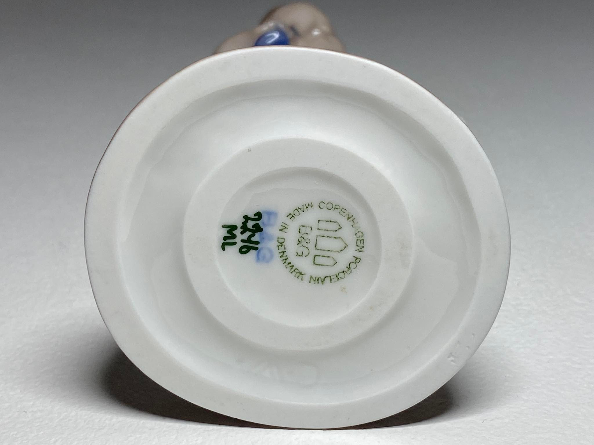 Bing and Grøndahl フィギュア #2246 こぼれたミルク、Bing and