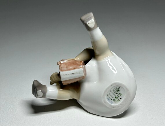 ビング＆グロンダール バケツを持つ少女のフィギュリン No 2313