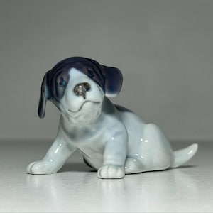Estatueta Royal Copenhagen nº 096, filhote de ponteiro, estatueta de cachorro Royal Copenhagen nº 096 de Erik Nielsen, estatueta de filhote de cachorro Royal Copenhagen