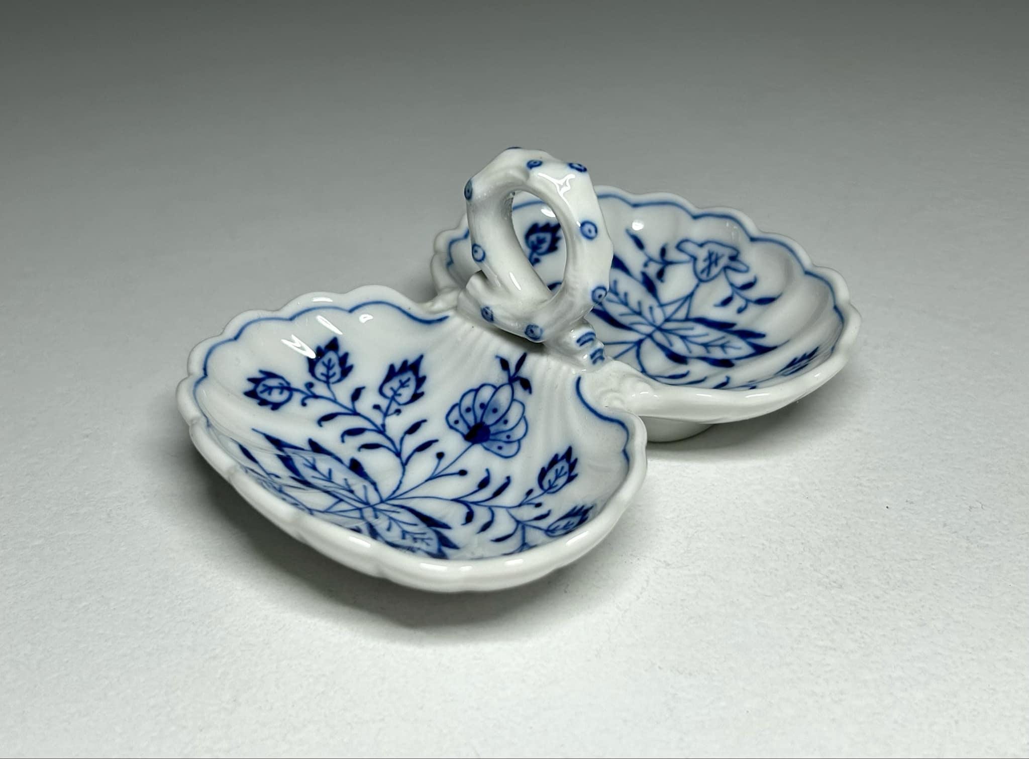 Meissen Blue Onion Porcelain Salt and Pepper Cellar, Meissen Crossed Swords Double Salt Cellar, 迈森蓝洋葱 迈森瓷器 - 托盘瓷器
