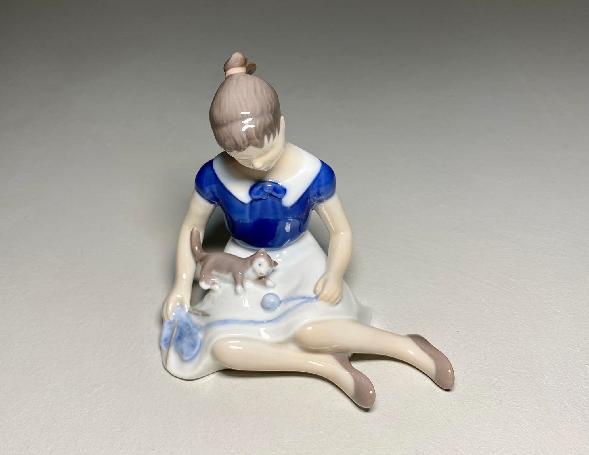 【保管品】B&G BING&GRONDAHL フィギュリン　少女　猫　1779 1021424.jpg