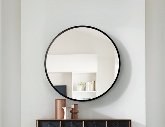 Koonmi Espejo redondo negro de 80 cm espejo redondo espejo de pared con  marco de aleación de aluminio para baño, tocador, sala de estar,  dormitorio, entrada decoración de pared : : Hogar