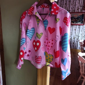Long-sleeved cotton short shirt printed multicolored hearts size 44