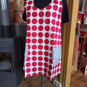 Apron &quot;big fuchsia peas&quot;
