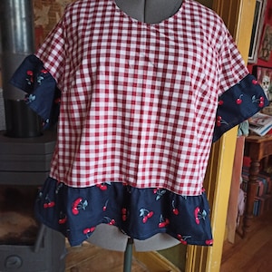 Woman tunic with ruffles, short sleeves, cotton, size 44.