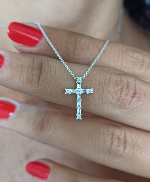 Baguette Diamond Cross Necklace | Glitter