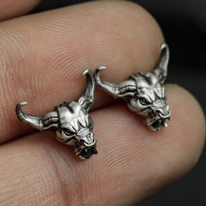 Sterling silver mysteriousbull headearrings, creative bull headearrings, smart bull hornearrings, bull earring jewelry, hand-forgedmen'sgift
