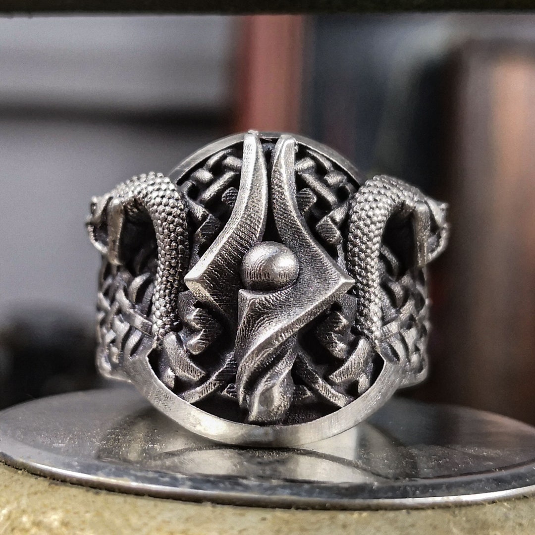 彫金作品　琥珀の巳さんリング　SILVER 蛇 双頭の蛇の指輪：銀製の爬虫類ジュエリー、神秘的なシンボル - Etsy 日本