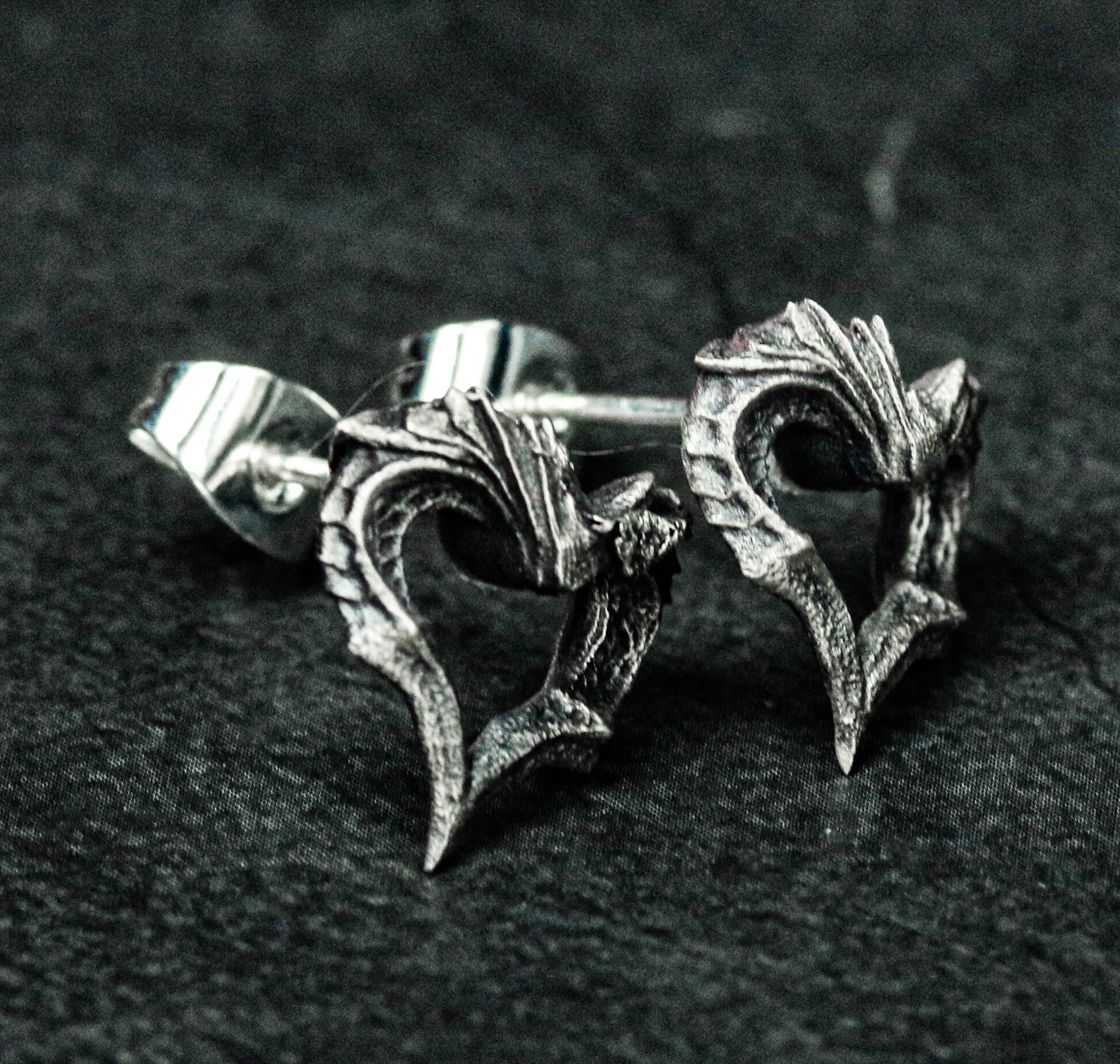 Orecchini A Perno In Argento Sterling 925 - Cuore Anatomico Gotico, Fatto A Mano, Piccolo E Unico