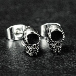 Cyclops monster silver earrings, star eye skull earrings - horror gift - one-eyed skull earrings - dark style cyberpunk earrings