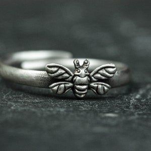 Perfectly embellished bee ring, small bee ring with adjustable size, minimalist handmade ring - 925 sterling silver insect